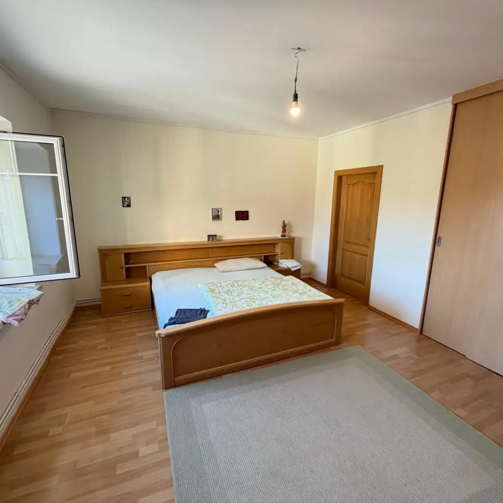 Wohnen in Aussichtslage mitten in der Natur auf  8 Ha. Grund, ehemalige Hofstelle!