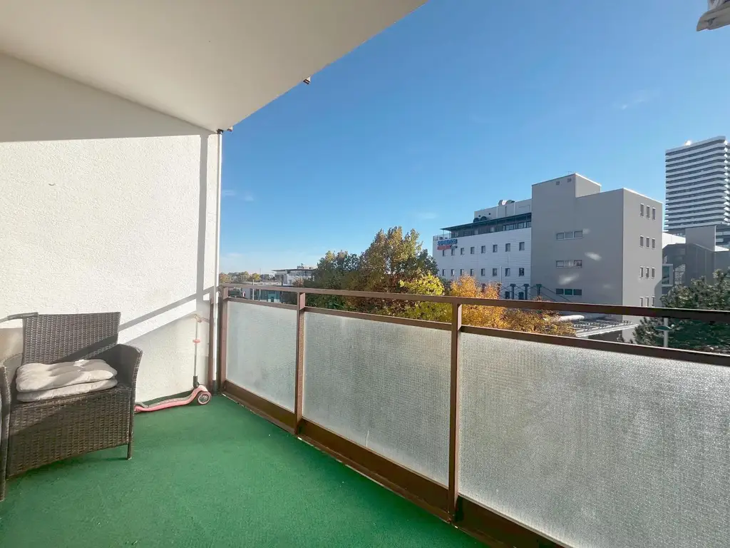 Sanierte 3-Zimmer-Neubauwohnung mit Loggia