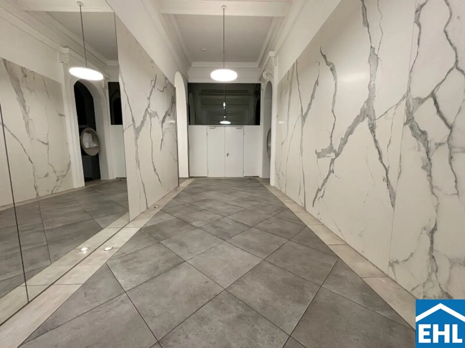 Exklusive Dachgeschoßwohnung mit Blick auf die Wiener Staatsoper!