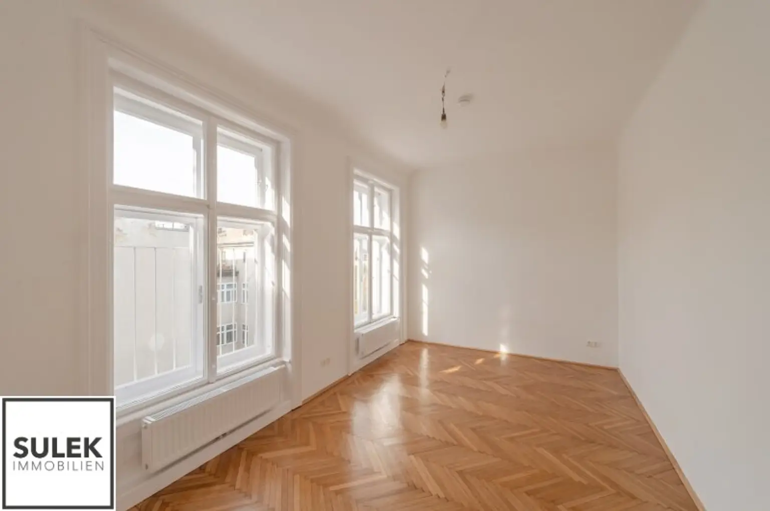 Zweitbezug: hofseitig gelegene 3-Zimmer-Wohnung direkt an der Mariahilferstraße - mit Klimaanlage