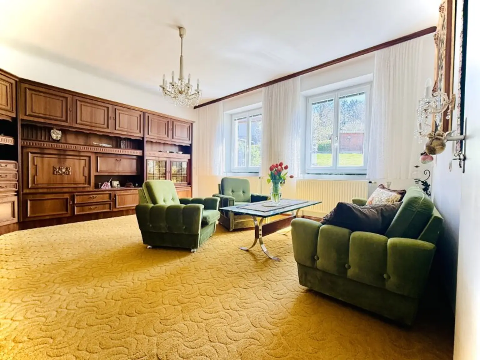 geräumige Zimmer mit 2,80 m Raumhöhe