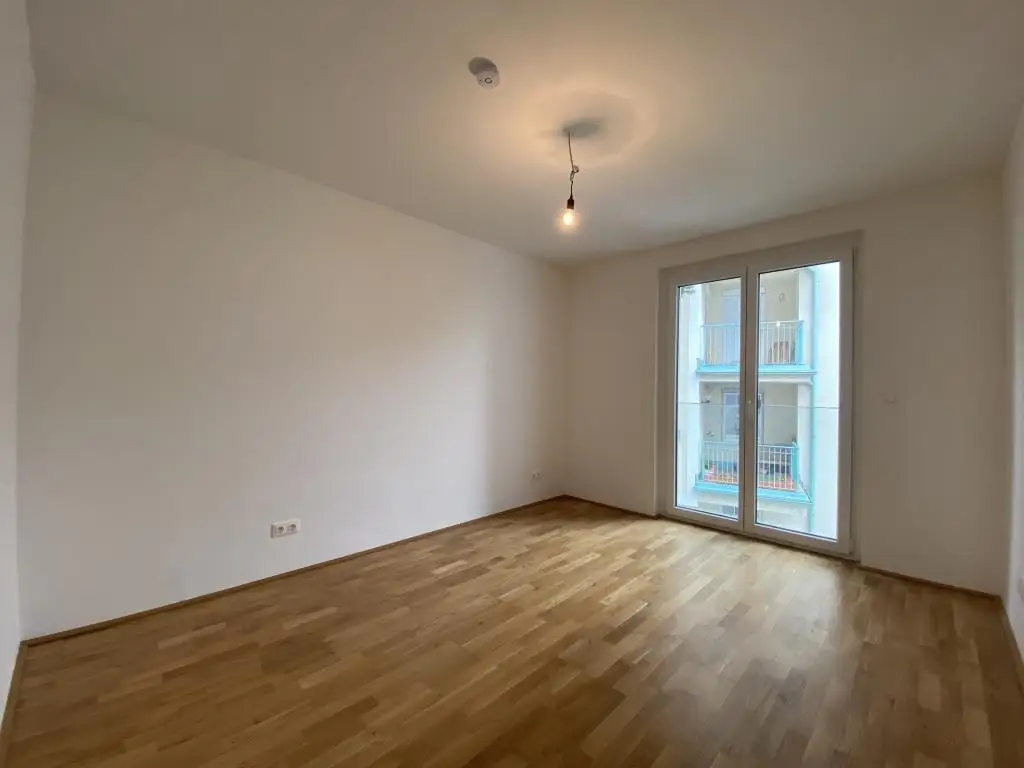 Traumwohnung mit super-großem, überdachten SÜD-Balkon!