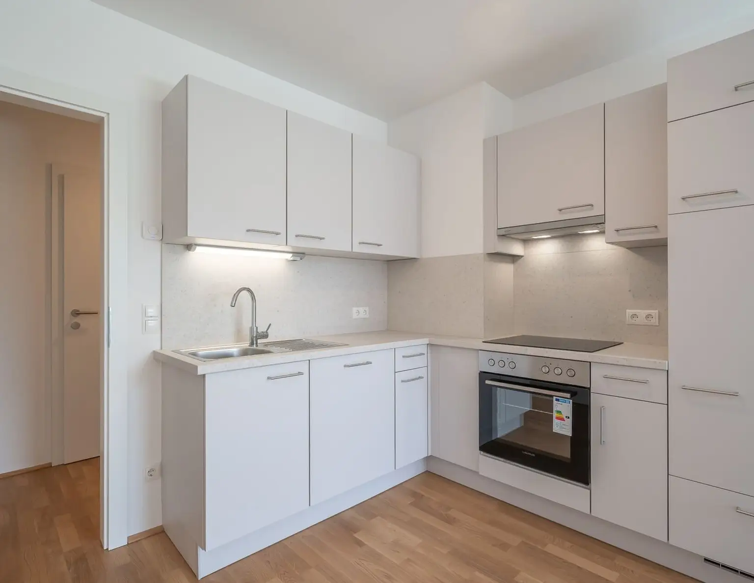 Erstbezug. Hochwertige Drei-Zimmer-Dachgeschoßwohnung mit Balkon - Sofort verfügbar -zu mieten in 1170 Wien