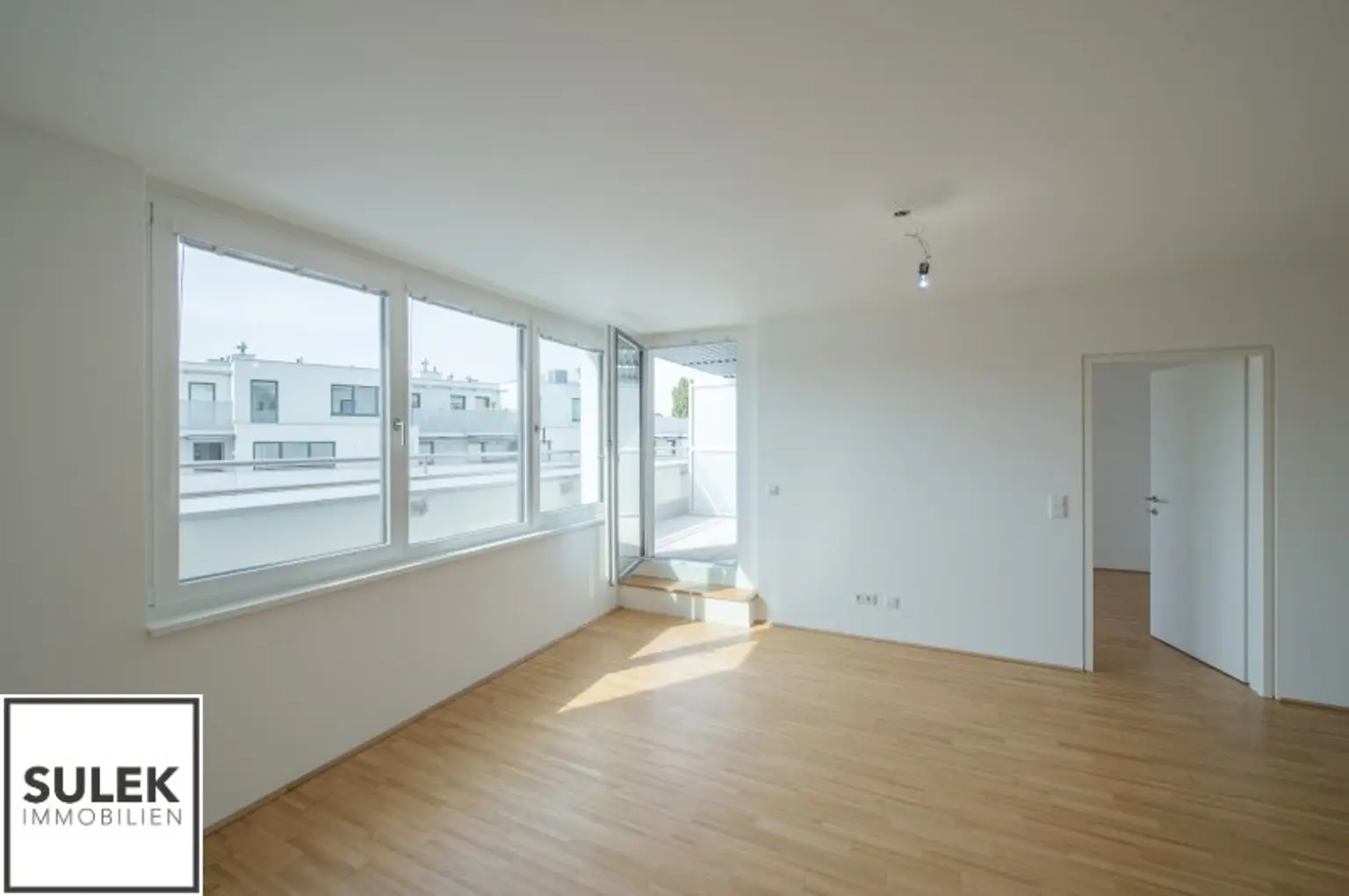 *Ab Februar* Helle 2 Zimmer Dachgeschosswohnung mit hofseitiger Terrasse - Abendsonne auf der eigenen Terrasse genießen! // ab 02/26 **VIDEO**