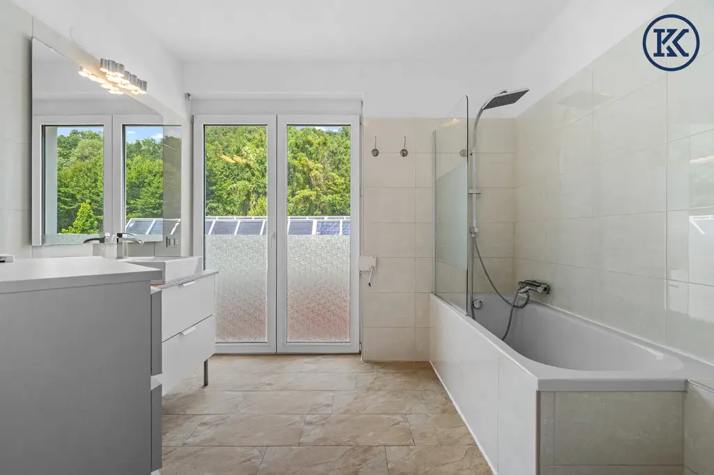 Zuhause im Grünen – Lichtdurchflutete Wohnung mit Dachterrasse & Gartenoase
