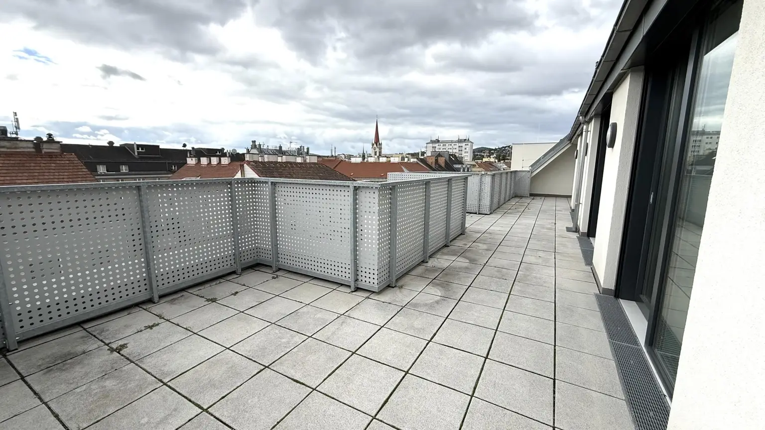 HIGH-LEVEL-PENTHOUSE mit POOL am Dach und DIREKTLIFT!!! 140m² TERRASSENFLÄCHE!!!
