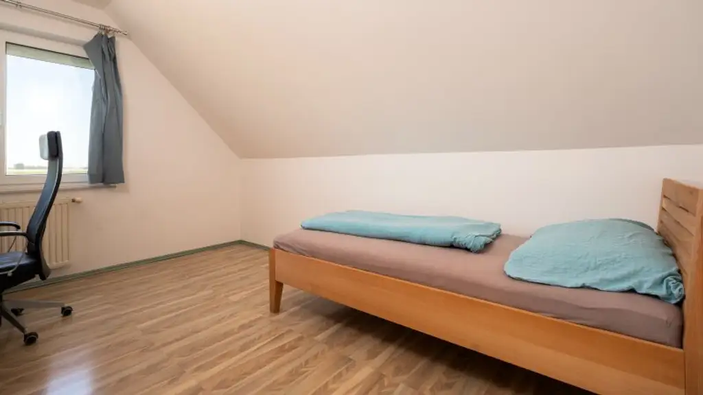 Kapitalanlage mit Potential – 2 Häuser auf Eckgrundstück mit rund 938 m² Grundstücksfläche!
