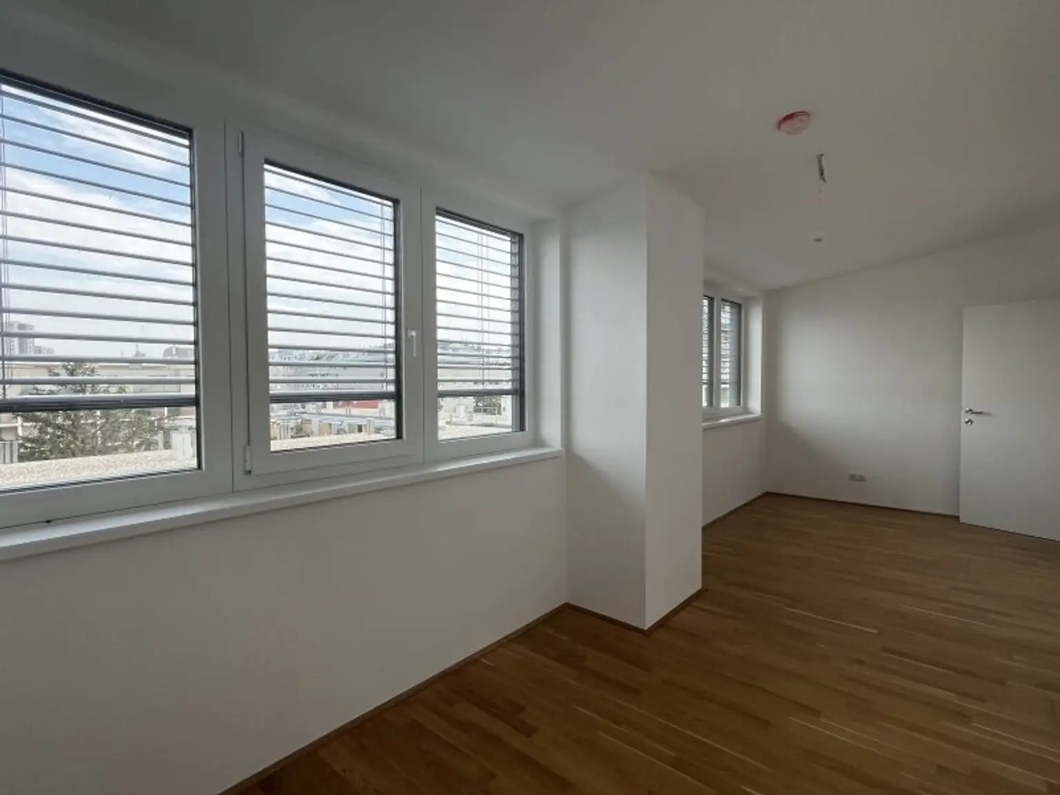 Wunderschöne 4 Zimmer Dachterrassenwohnung mit Garagenplatz in Top Lage