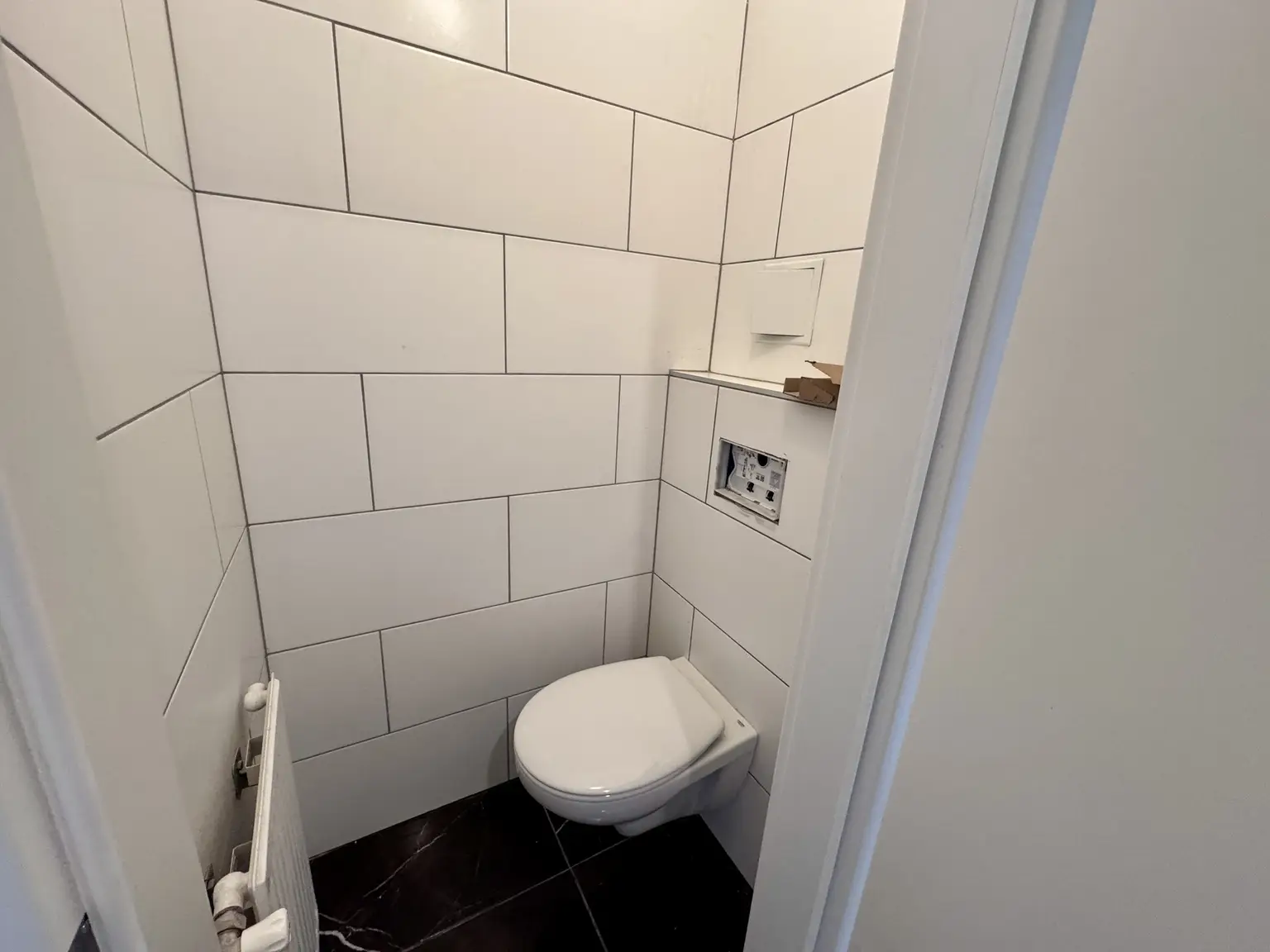 TOP SANIERTE NEUBAUWOHNUNG NUR WENIGE SCHRITTE ZUR U1