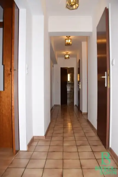 Eleganter "Retro-Style" - Großzügige, sonnige, ruhige Wohnung mit Süd-Loggia! 2 Garagenplätze!