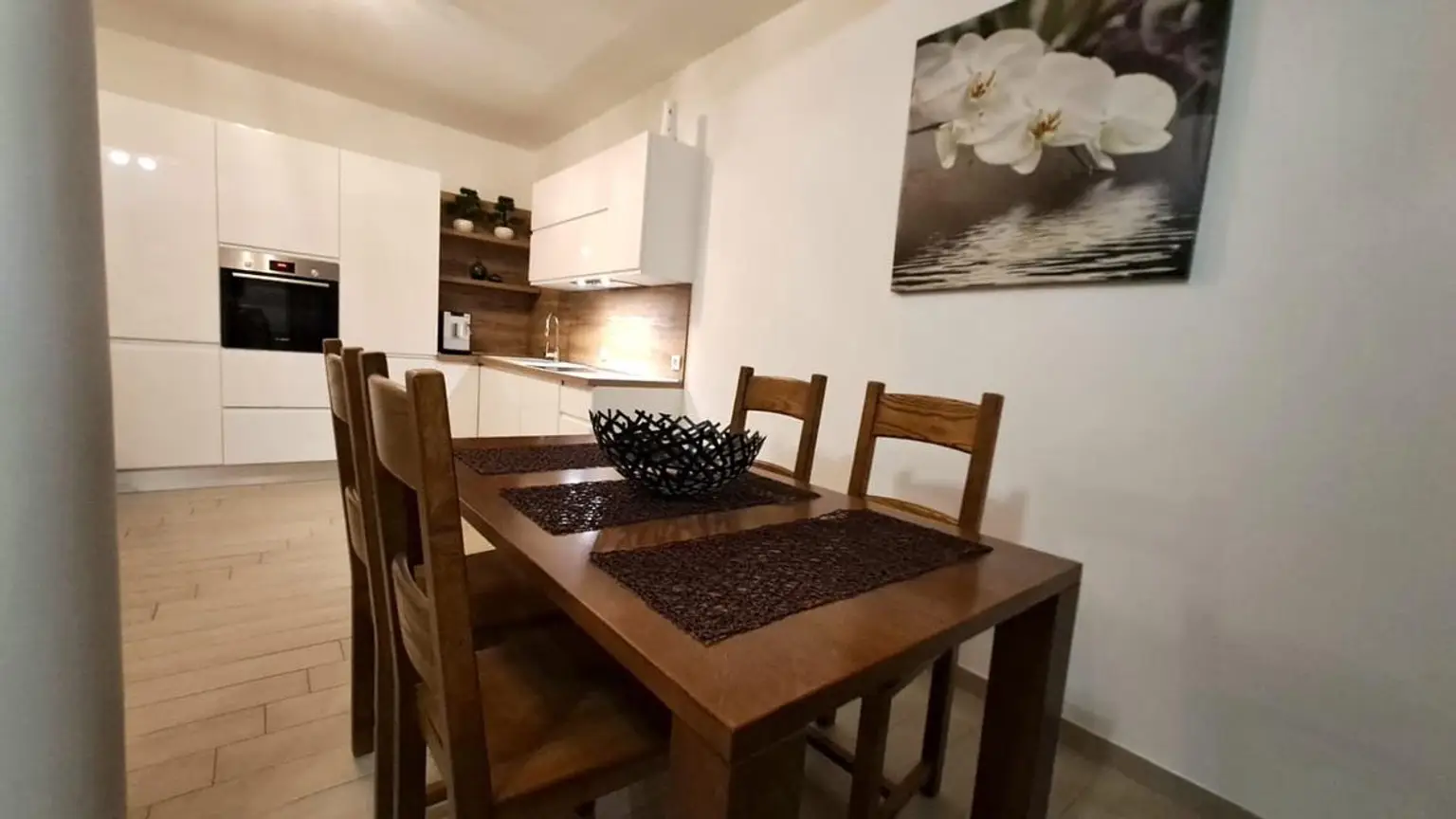 DE8EC950-00A3-40B1-BA5A-1011DCFDF394_1_105_c