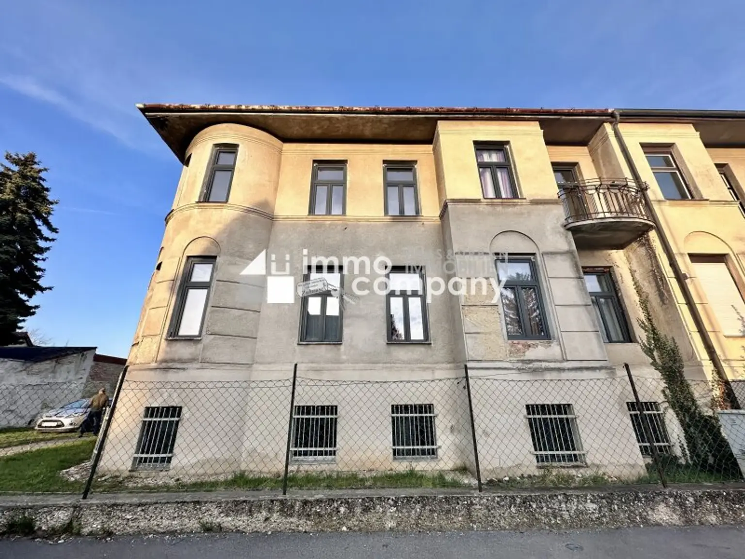Attraktives Mehrfamilienhaus, Baugrund,  mit großem Potenzial