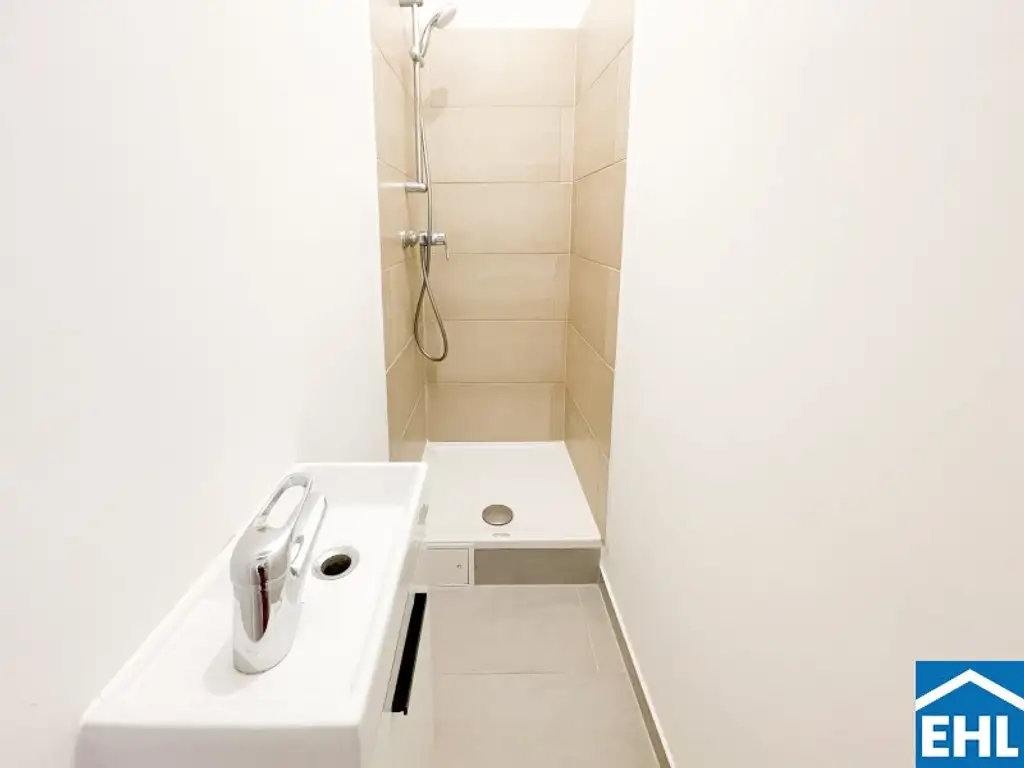 In U-Bahn-Nähe: Singlewohnung in wunderschönem Altbau