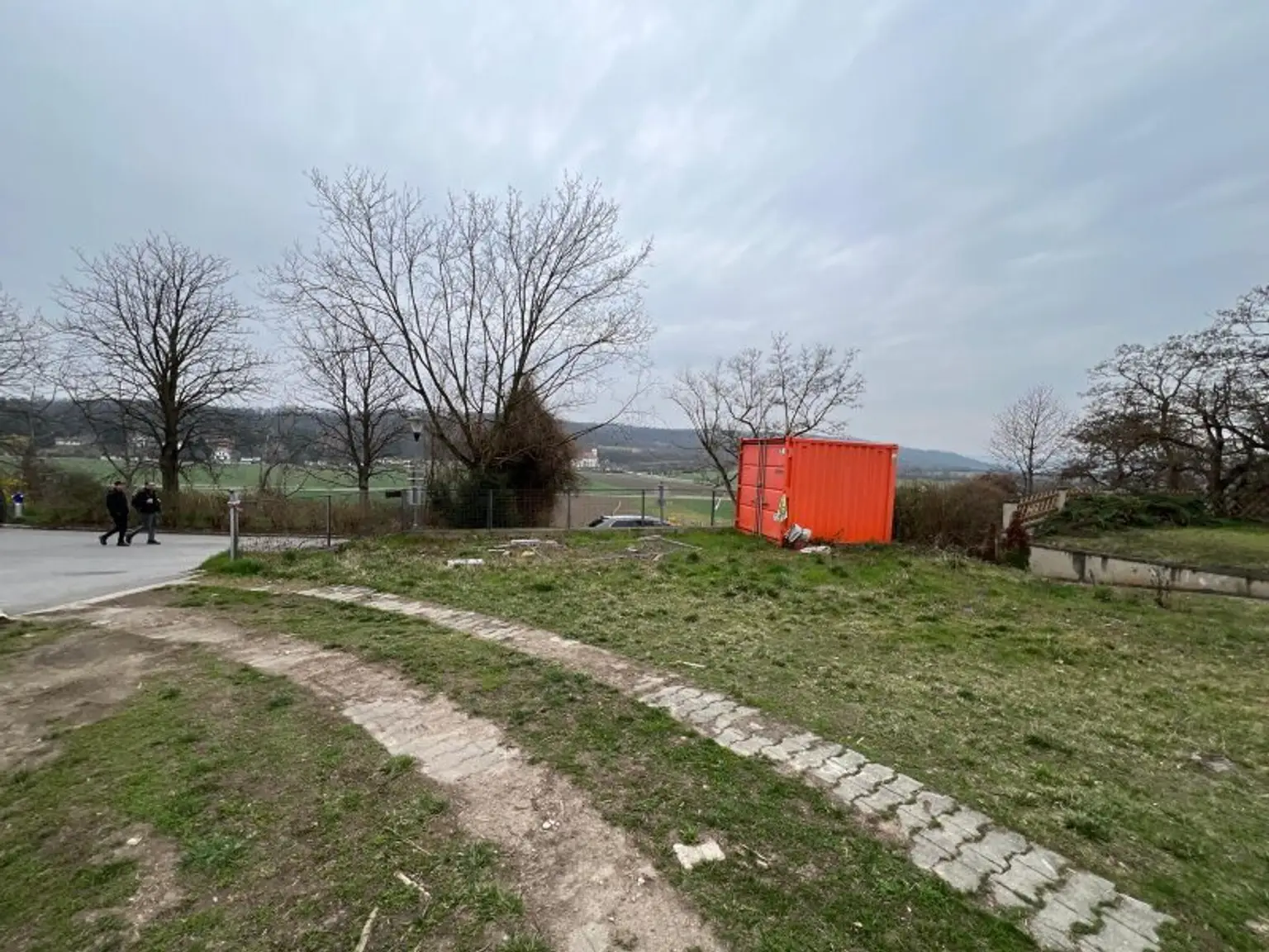 Südseitiger Baugrund in Toplage – sonniges Grundstück mit Fernblick, Potenzial & genehmigtem Bauprojekt