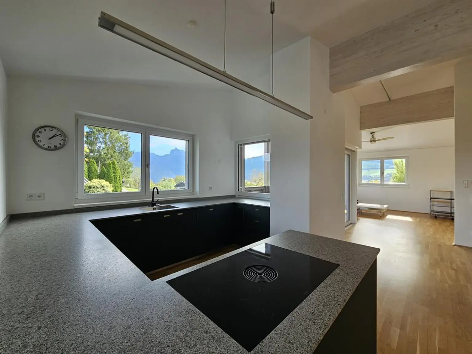 Exklusive 3-Zi.-DG-Wohnung mit Gebirgsblick in ruhiger Lage