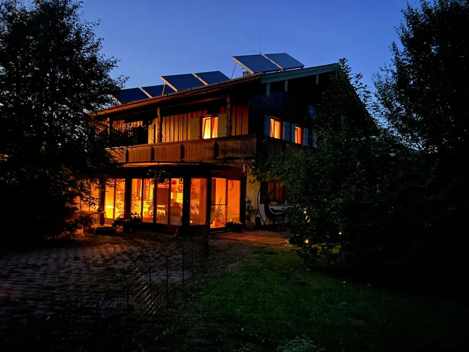 Großzügiges Zweifamilienhaus mit Bergblick in Ruhpolding