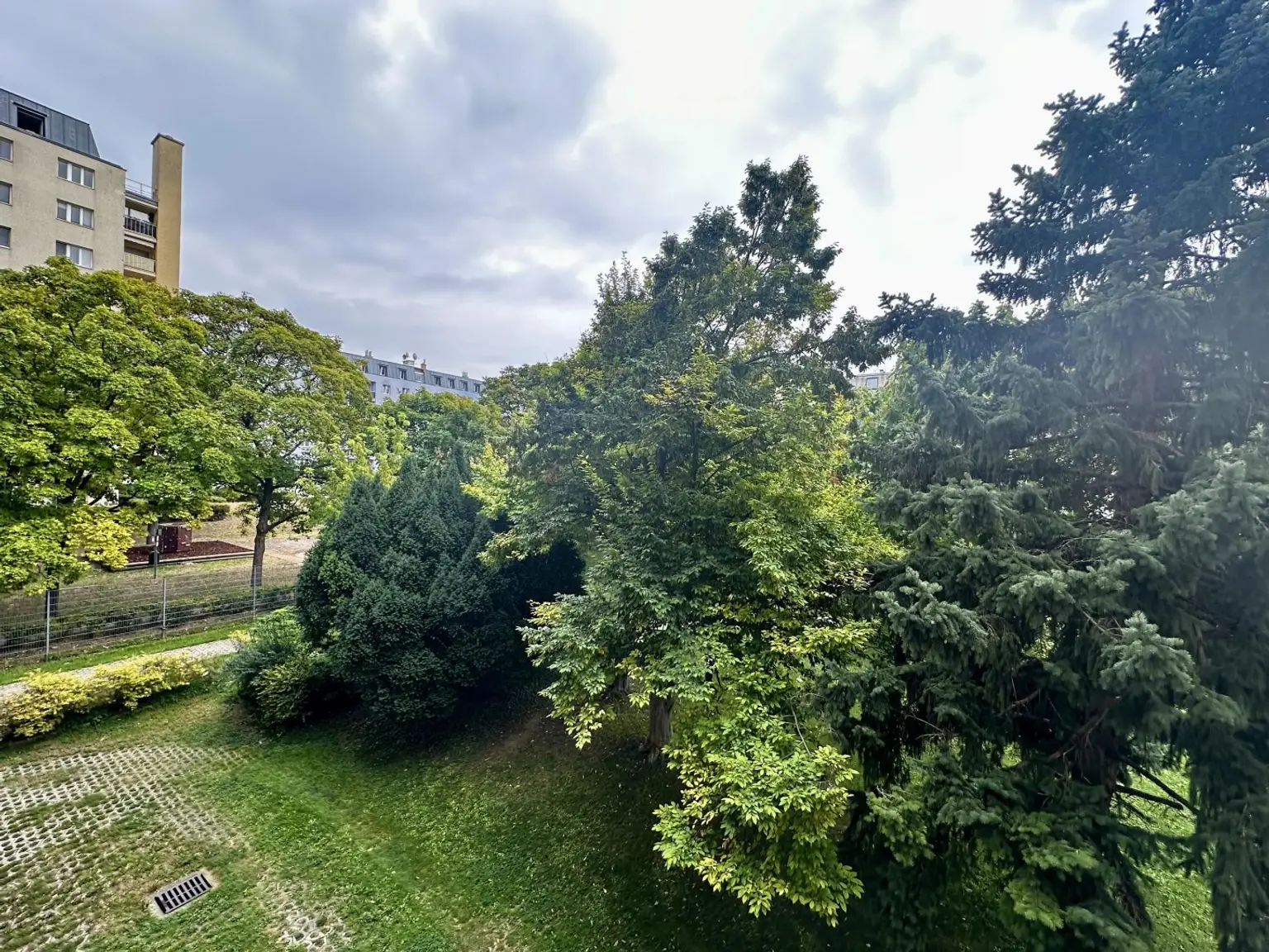 "Die wilden 70er! 4-Zimmer-Eigentumswohnung nahe Schloss Neugebäude"