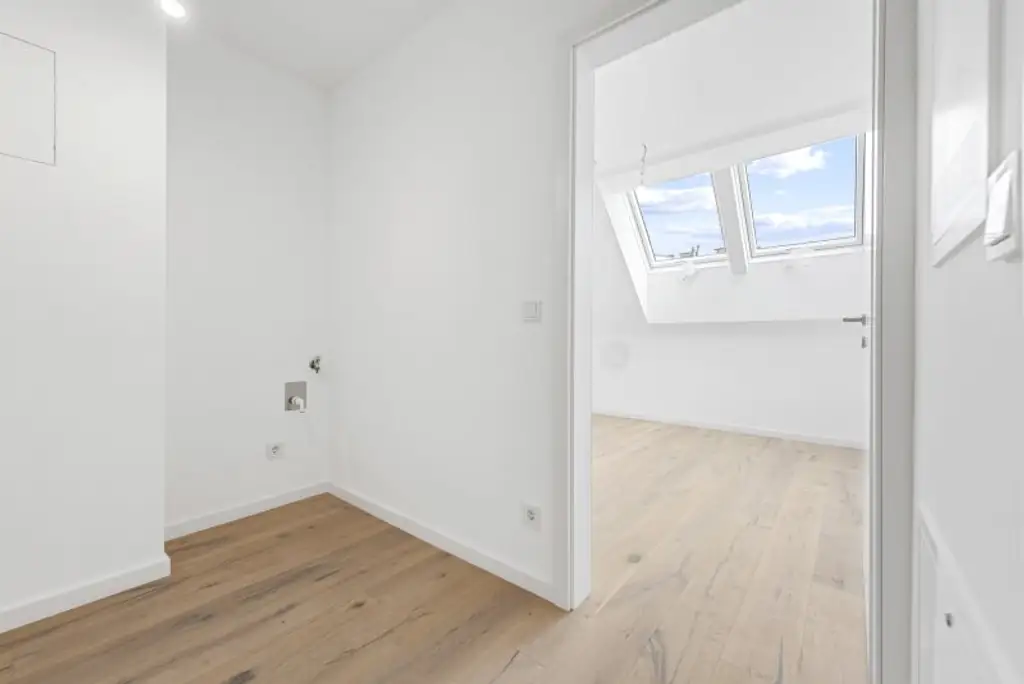 ZUM VERLIEBEN: EIN DACHGESCHOSS-TRAUM MIT BALKON