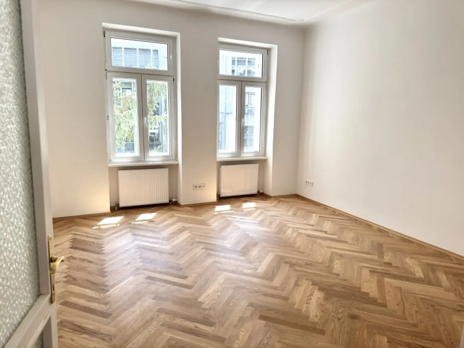 Helle Altbauwohnung mit Charme - Hochwertig sanierte 2-Zimmer-Wohnung im 3. Bezirk