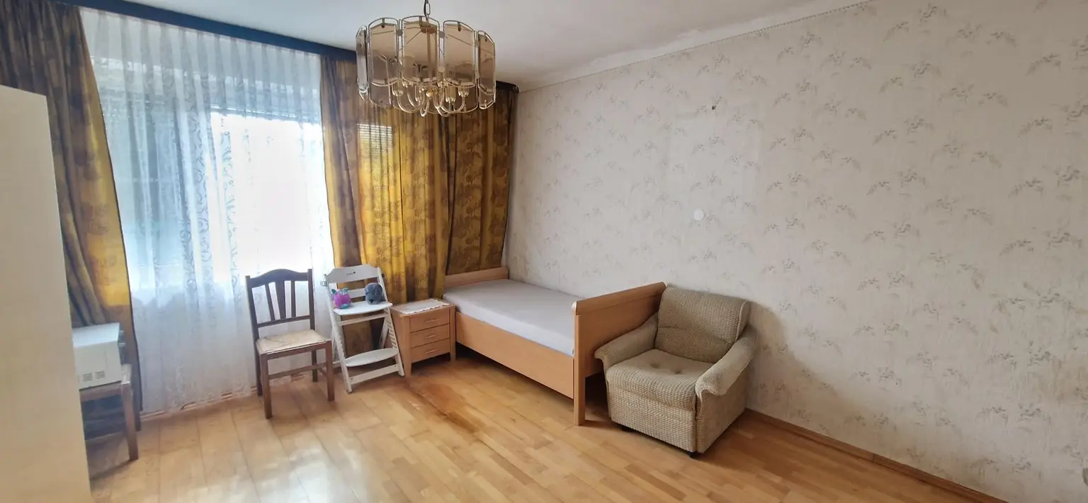 Kleines, sanierungsbedürftiges Haus in ruhiger Lage mit vielseitig nutzbarem Nebengebäude