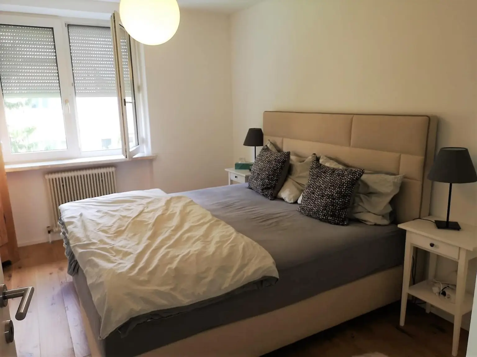 Moderne, hochwertig sanierte 3 Zimmer Wohnung mit verglaster Loggia, Keller und Garagenplatz