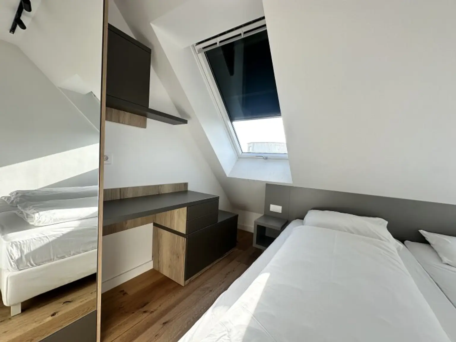 MÖBLIERTE WOHNUNG MIT BALKON - MODERNSTE AUSSTATTUNG