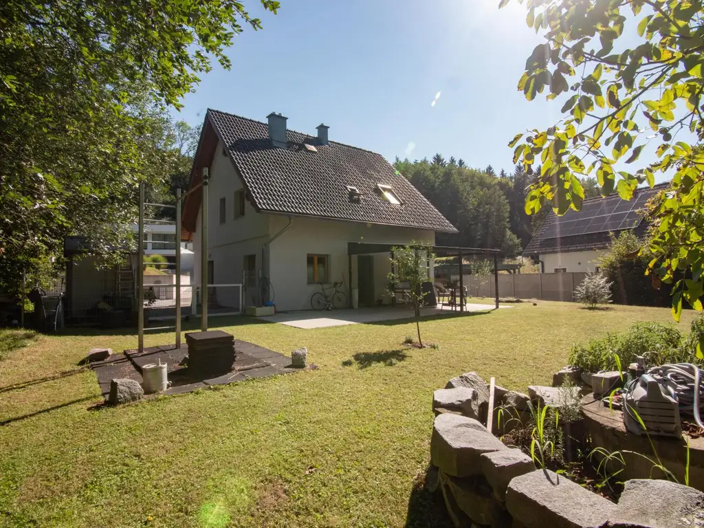Schönes Holzhaus in absolut ruhiger Waldrandlage