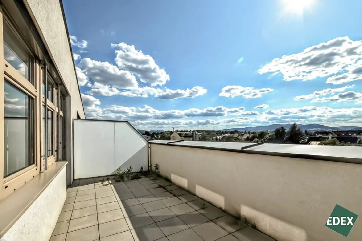 ÄRZTEZENTRUM SIEBENHIRTEN - Große Arztpraxis Nähe U6