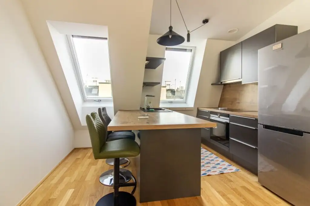 Traumhaft ruhige DG-Wohnung mit Terrasse bei U4-Hütteldorf - VOLL MÖBLIERT