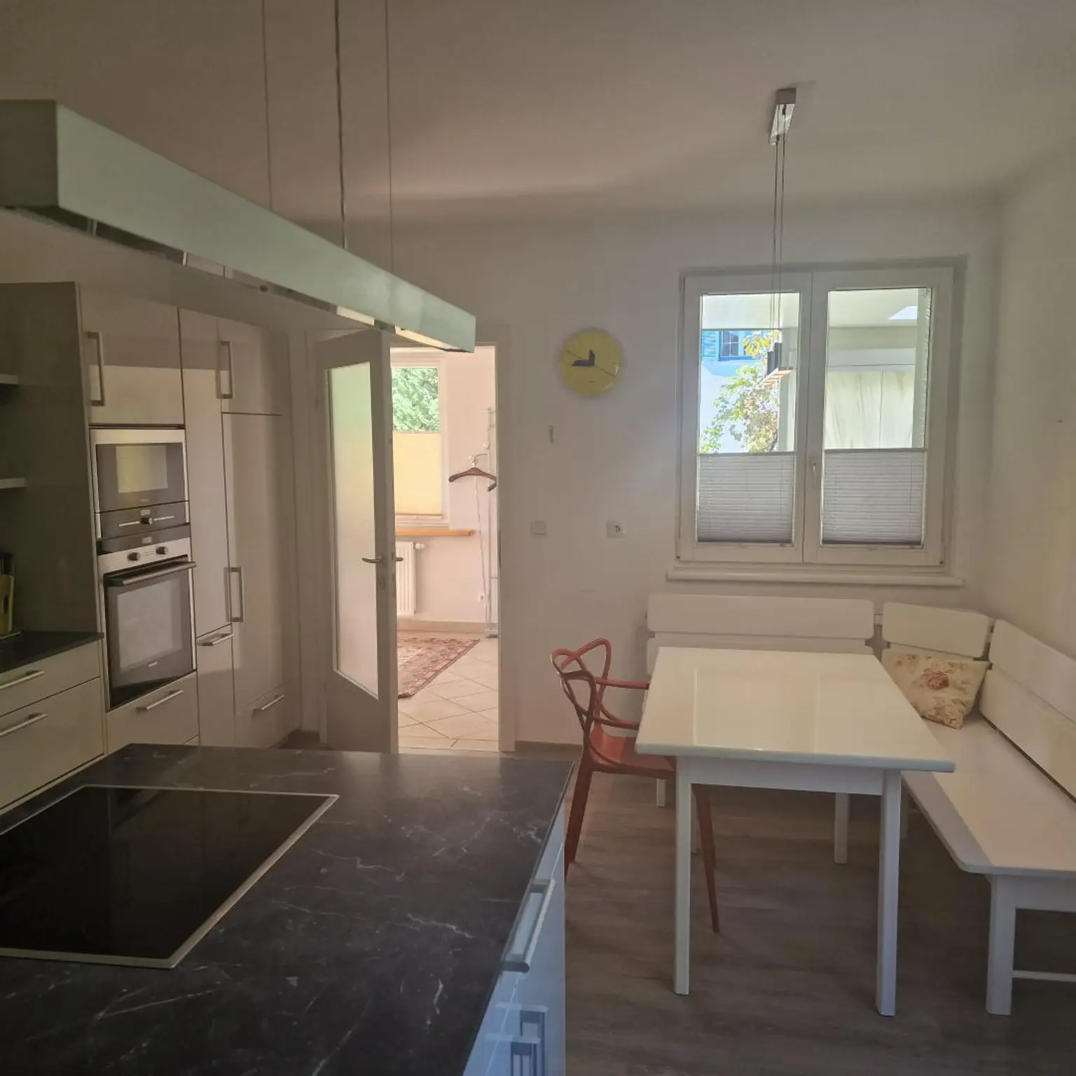Einziehen und genießen! Sonniges Einfamilienhaus mit Doppelgarage, Terrasse uvm