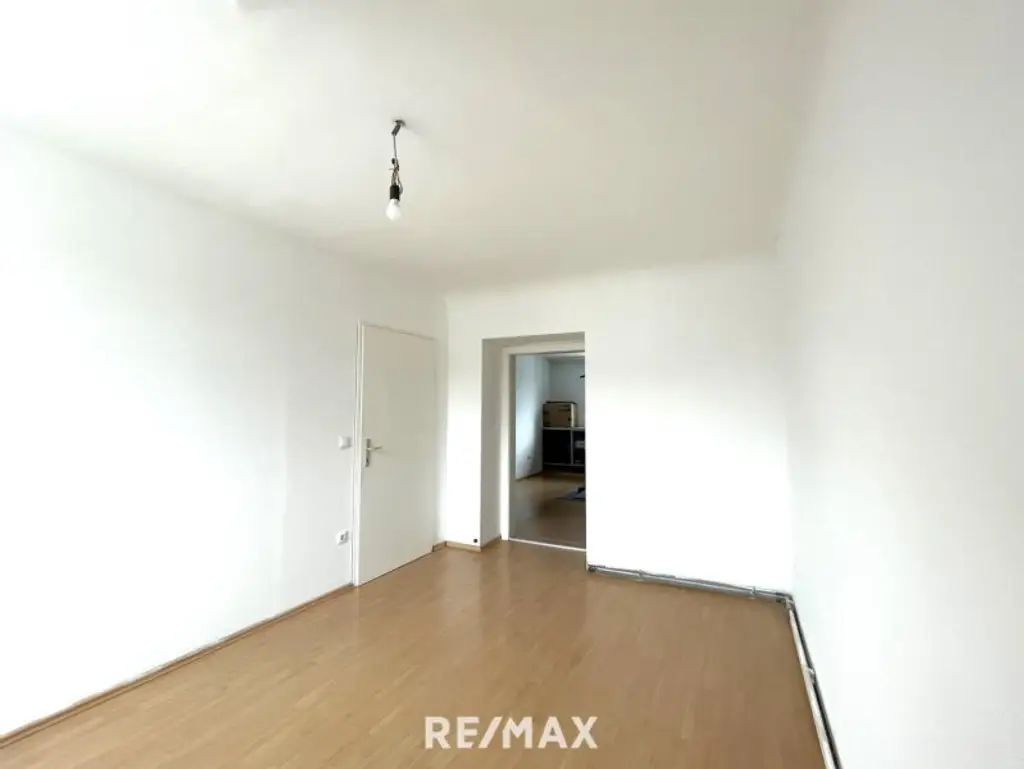 Sanierungsbedürftige DG-Wohnung bei der Währinger Straße/Volksoper