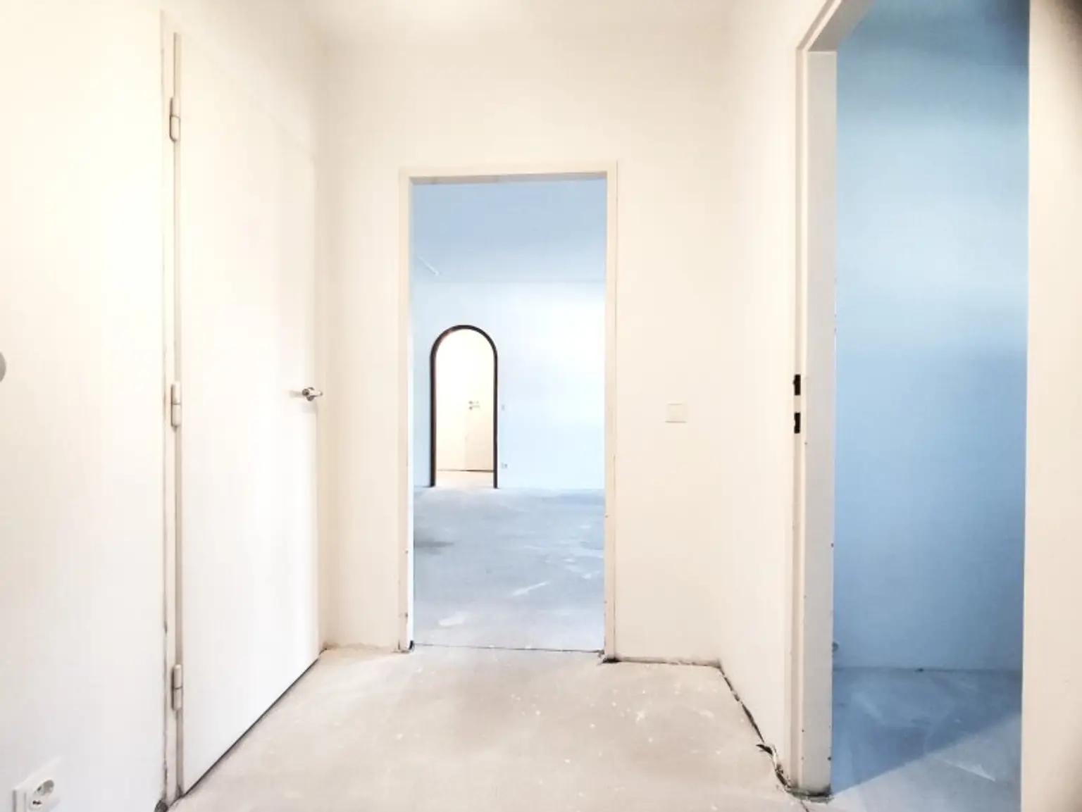 EDELROHBAU - Sanierungsbedürftige 3-Zimmer Wohnung mit Loggia