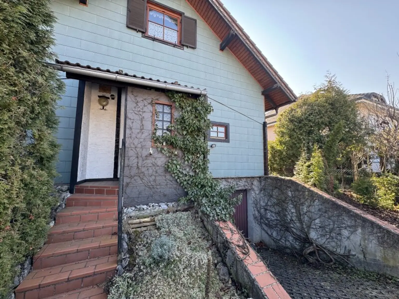 Sonniges Blockhaus mit Pool, Balkon & Gartenidylle in Sollenau