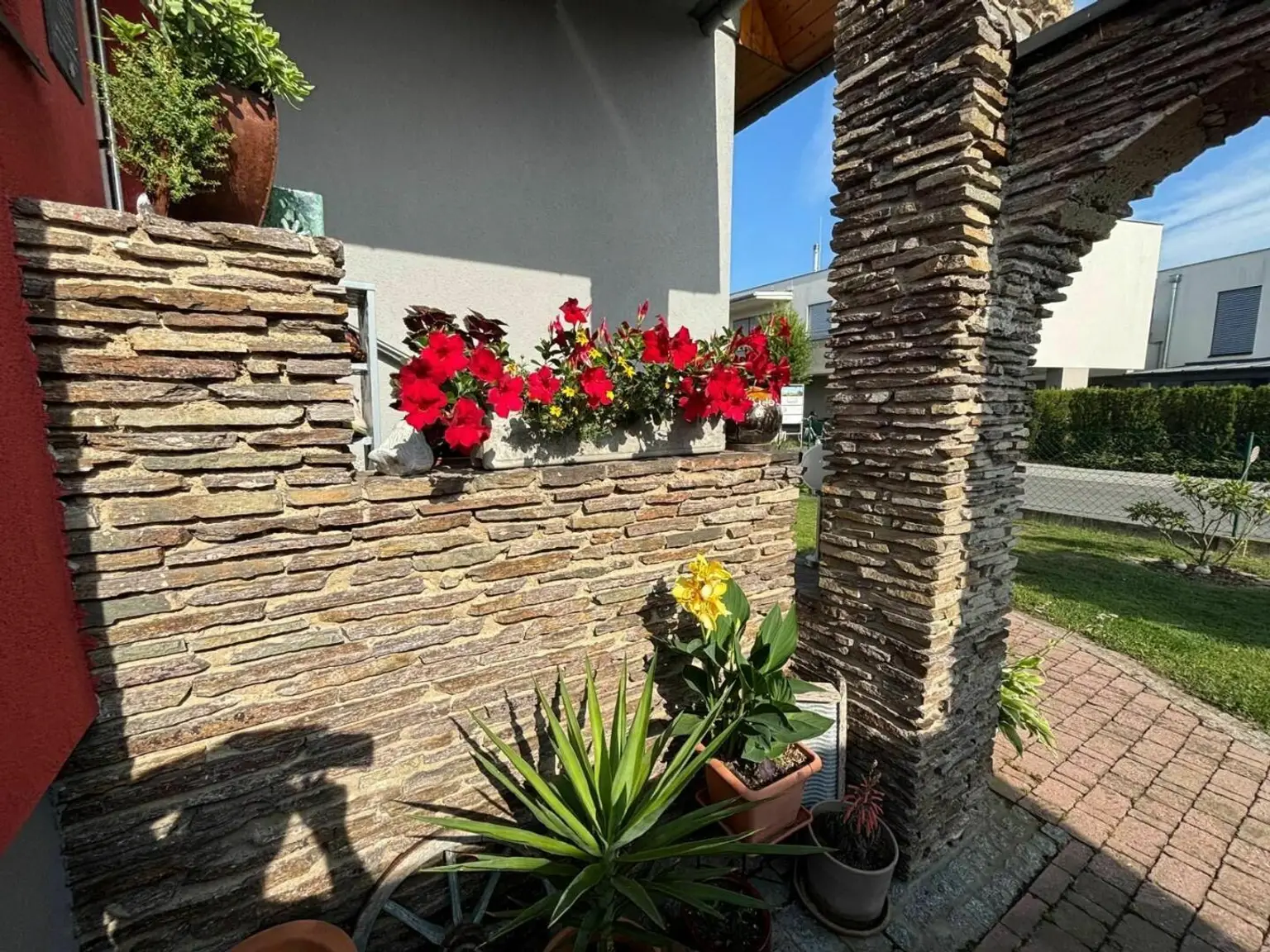 **RARITÄT**Einzigartiges Haus in BESTLAGE in unmittelbarer Nähe zur Therme**parkähnlicher Garten**Wintergarten**Nebengebäude mit Fitness**uvm ...!**