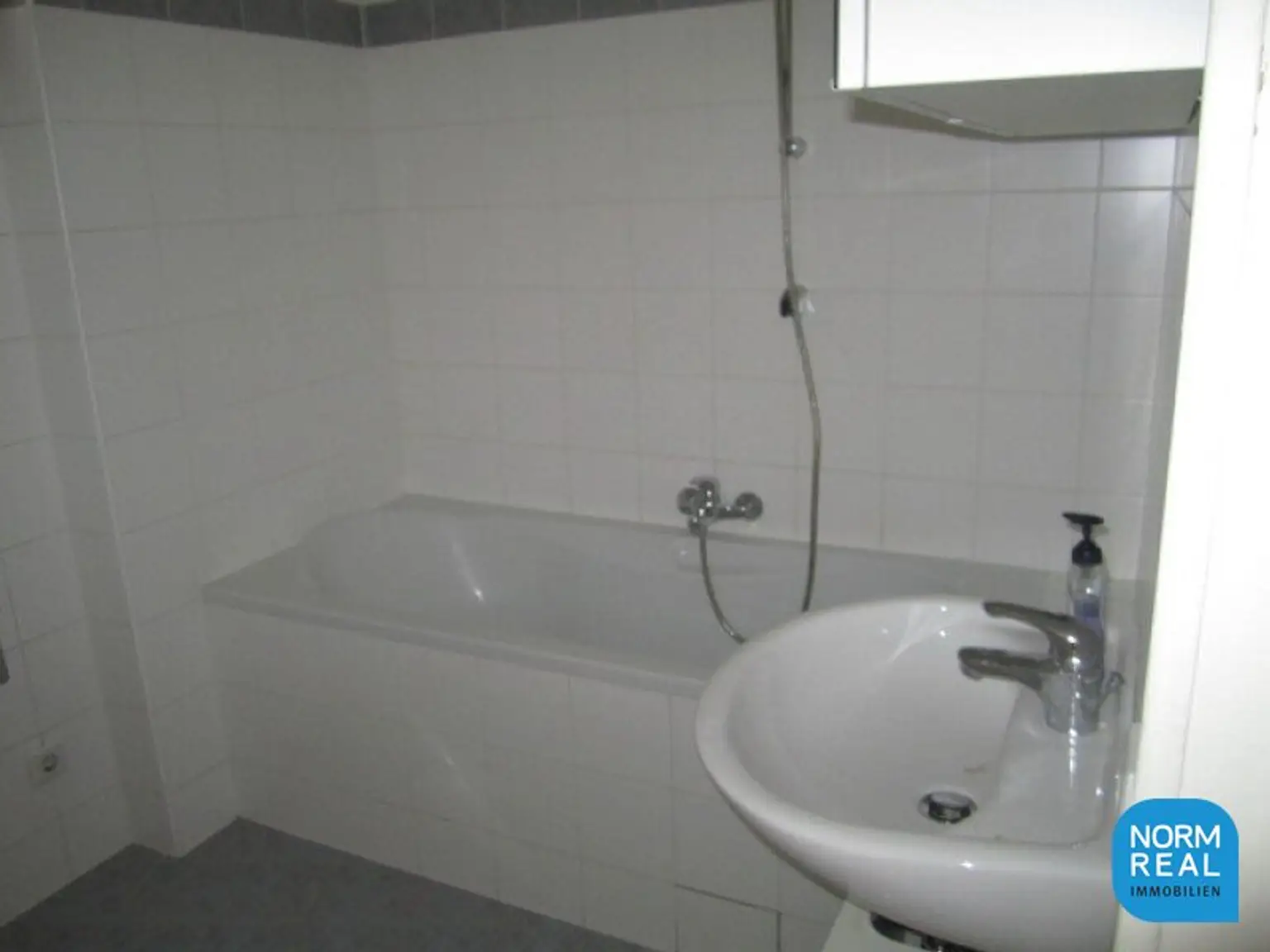 Bad mit Wanne