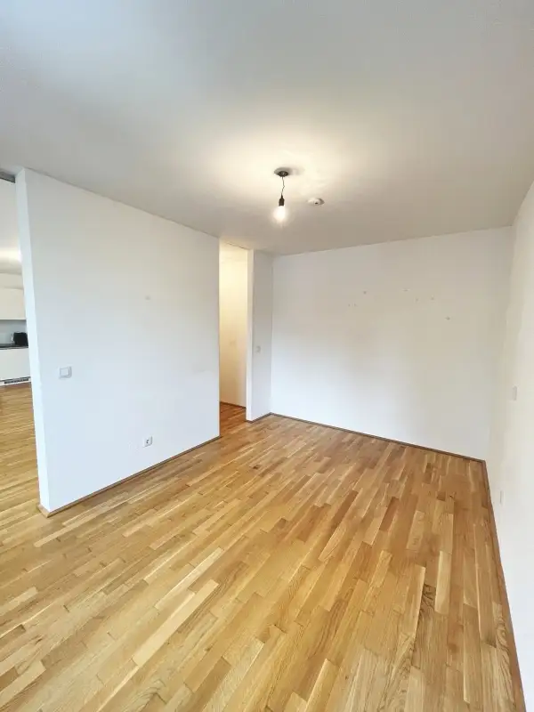 Ruhige 2-Zimmer-Wohnung mit traumhafter Freifläche - mit Blick
in den ruhigen begrünten Innenhof!