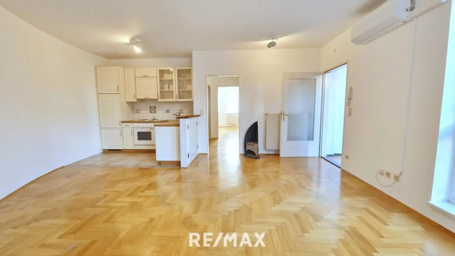 Wohnzimmer mit Kochnische