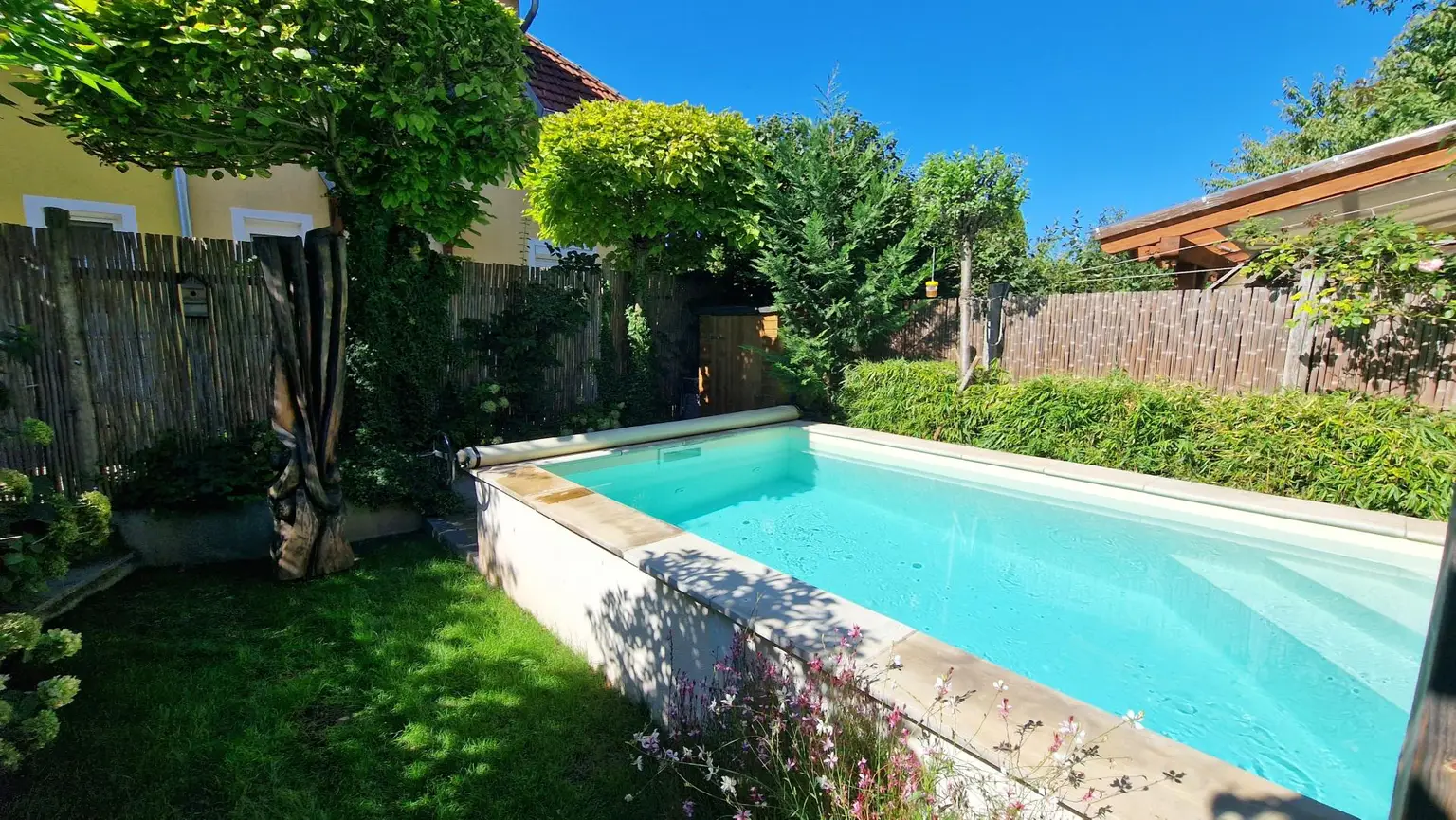 Charmantes Reihenhaus mit Garten, Pool und Terrasse – gepflegt & bezugsbereit ab Sommer 2026