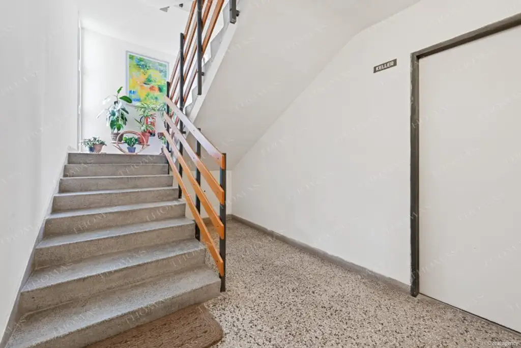 Komplett sanierte 2-Zimmer-Wohnung mit Loggia