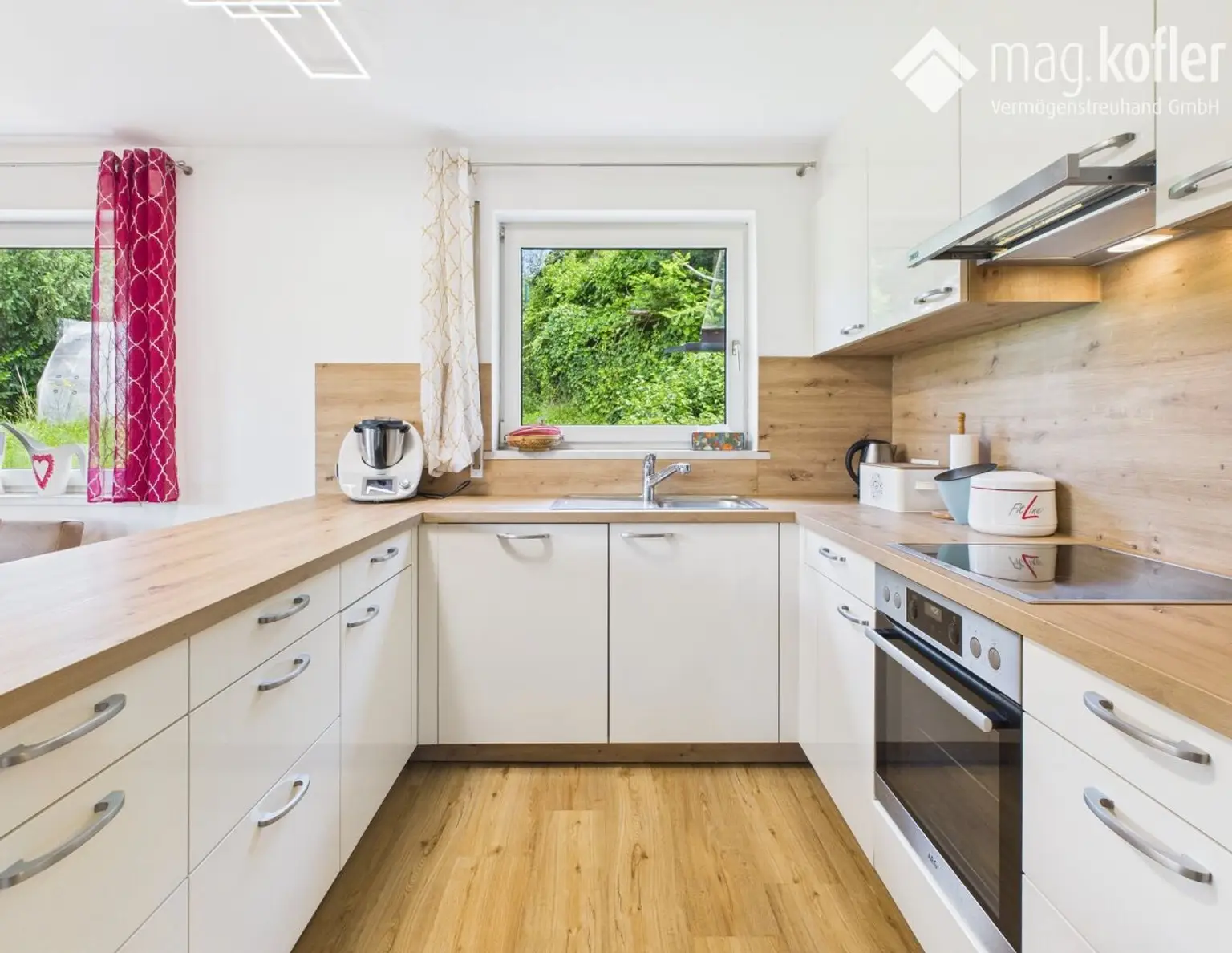 Wohnen mit Weitblick - Zweifamilienhaus mit Gartenidylle mitten in Feldkirch