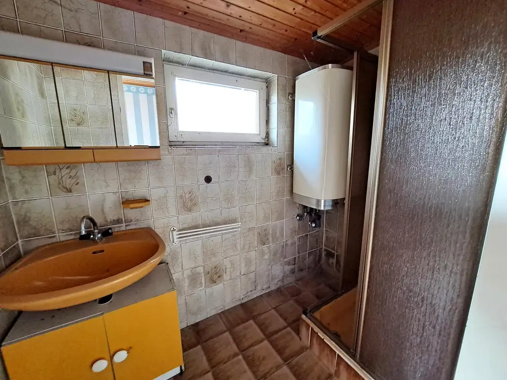 UFERPARZELLE AM NEUFELDER SEE - kleines Haus mit eigenem Seezugang & Steg auf Pachtgrund zu verkaufen