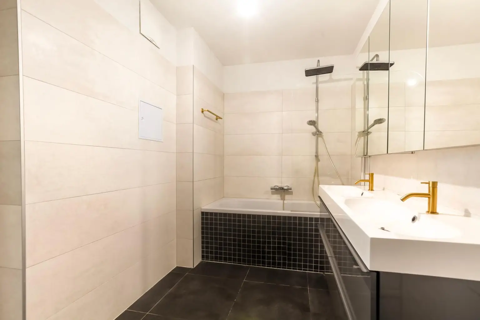 “Moderne 3-Zimmer-Wohnung mit Garten-Terrasse & Dachterrasse!“