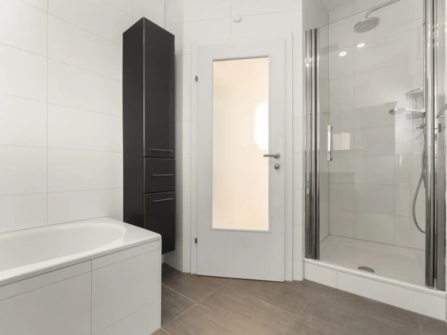 Traumhafte und junge 4 Zimmer 110m² Terrassenwohnung plus 2 Tiefgaragenplätze - Stadtwohnung - Hans-Sachs-Straße