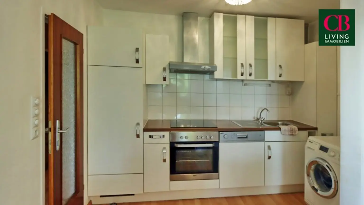 Schöne 3- Zimmer Wohnung in Ruhelage mit gepflegtem, üppig begrüntem Innenhof!