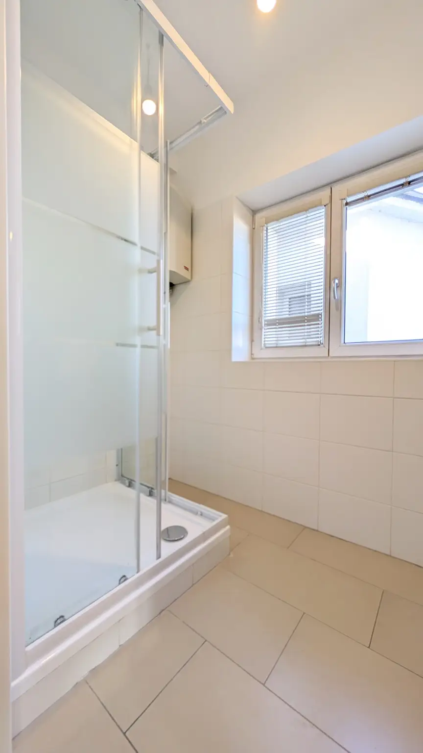 Lichtdurchflutetes Dachstudio mit Top-Anbindung nahe Donaukanal