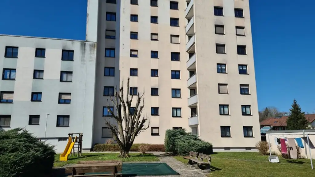 3 Zimmer-Wohnung mit Loggia und Einzelgarage in guter Lage