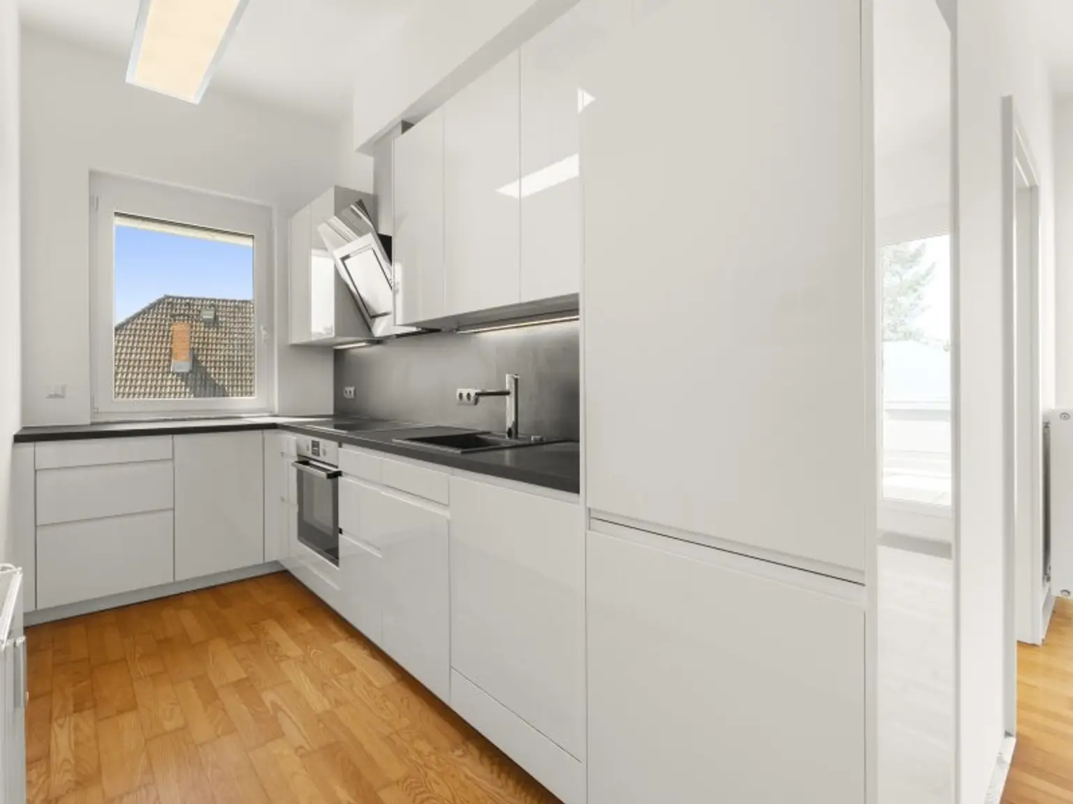 Traumhafte und junge 4 Zimmer 110m² Terrassenwohnung plus 2 Tiefgaragenplätze - Stadtwohnung - Hans-Sachs-Straße