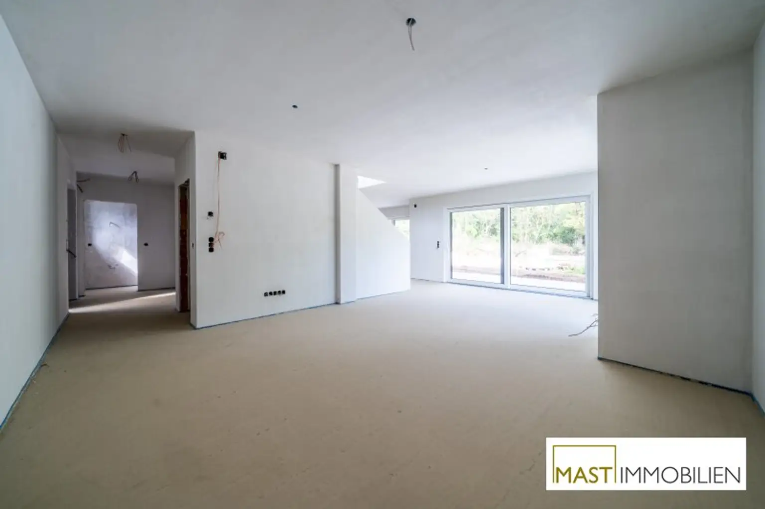 ERSTBEZUG - Modernes Einfamilienhaus mit 148 m² Wohnfläche, Balkon, Terrasse & 2 PKW-Stellplätzen in Strasshof – belagsfertig!