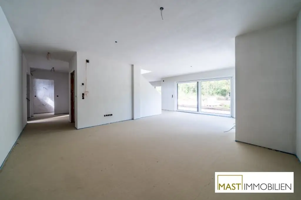 ERSTBEZUG - Modernes Einfamilienhaus mit 148 m² Wohnfläche, Balkon, Terrasse & 2 PKW-Stellplätzen in Strasshof – belagsfertig!