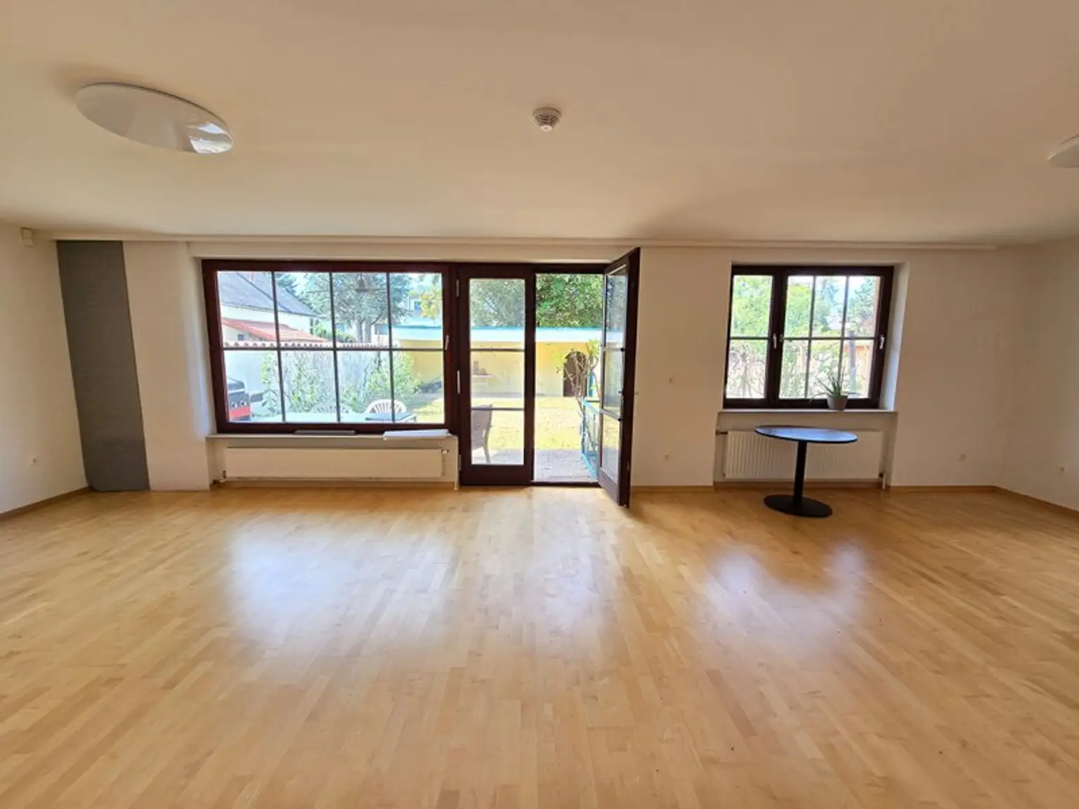*** BIS ZU 8 ZIMMER *** PRIVAT + BERUFLICH *** RUHELAGE ***